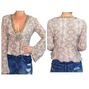 Free People bold print flare long sleeve V neck top Size Small